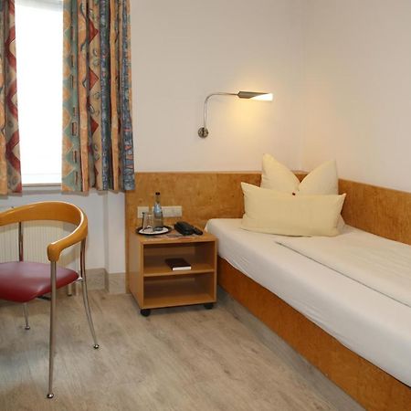 Hotel Zum Weissen Roessel Walldorf  Exterior foto